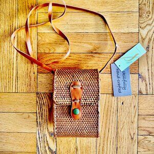 (NEW)  Crown Vintage Rattan Phone Crossbody Bag